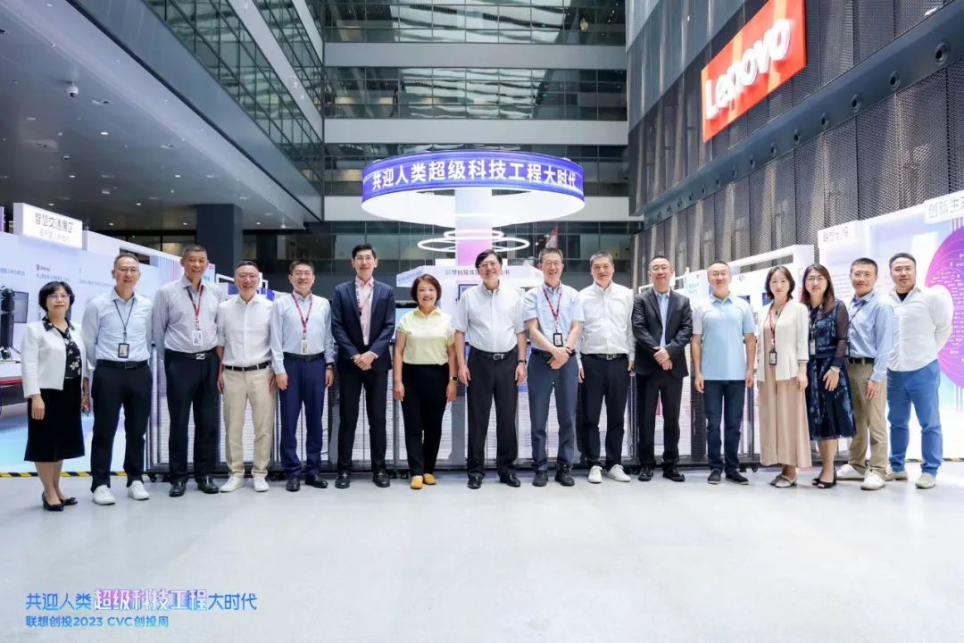 今年会新品酒店机器人 | 共迎人类超级科技工程大时代