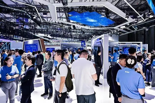 2024上海世界移动通信大会举行 今年会科技携手中国移动聚焦5G科技创新